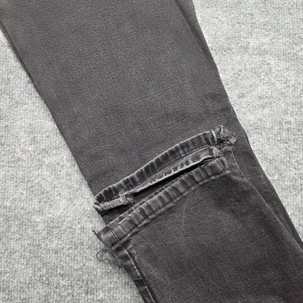 Levis modern yet